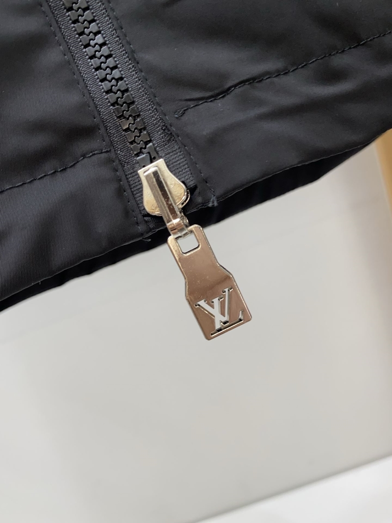 l0vis Vvtt0n outwear